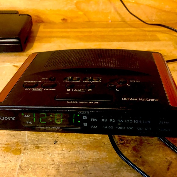 Sony Portable Audio & Video Vintage Sony Dream Machine Icfc43 Dual